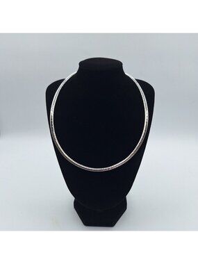 VINTAGE SILVER-TONE SKINNY OMEGA COLLAR/CHOKER STYLE COSTUME JEWELRY NECKLACE